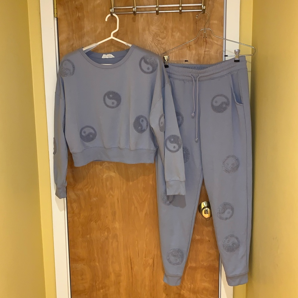 Olive & Oak Yin Yang Cropped Sweatshirt & Joggers; Periwinkle Blue; Size M; NWOT